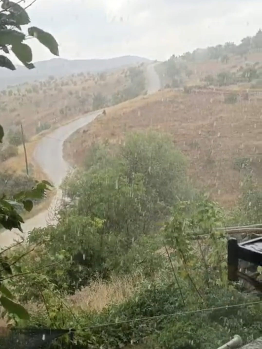 elazig-da-saganak-yagis-araliklarla-etkili-oluyor