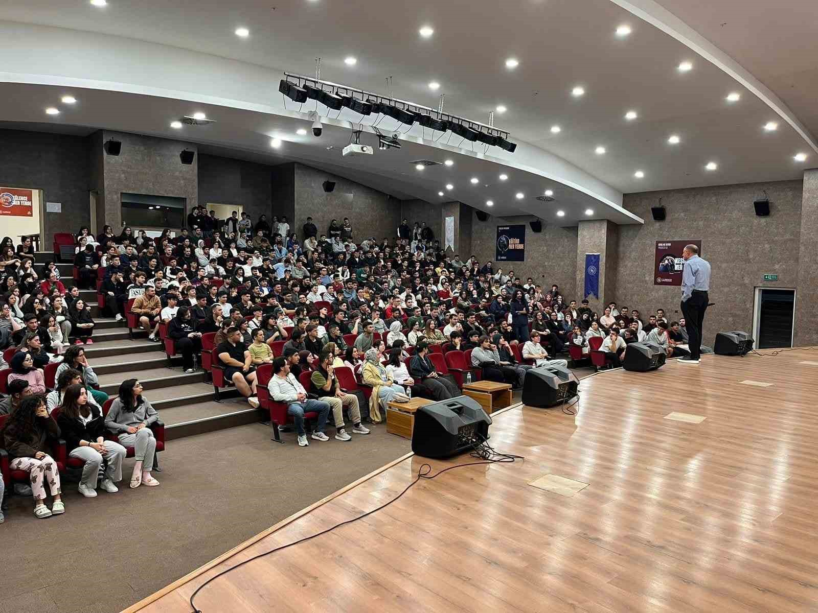 gsb-eskisehir-den-yeni-ogrencilere-uyum-toplantisi