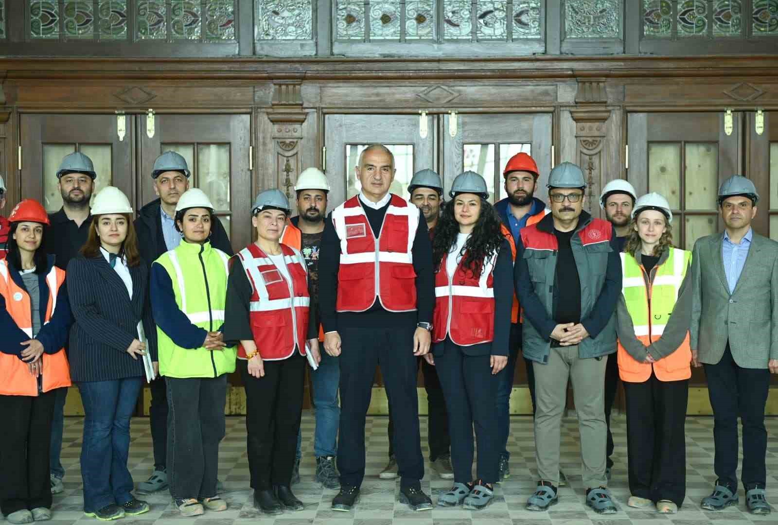 haydarpasa-nin-temellerinde-kritik-tespit-ahsap-kaziklarin-yuzde-80-i-yok-olmus