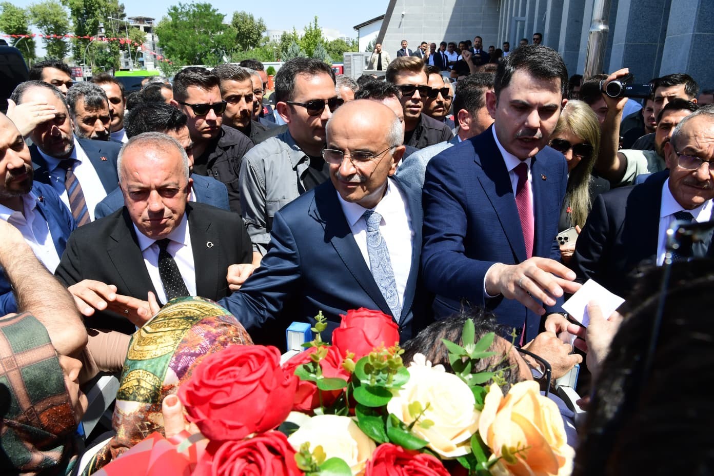 bakan-murat-kurum-dan-baskan-er-ile-belediye-meclis-uyelerine-tesekkur