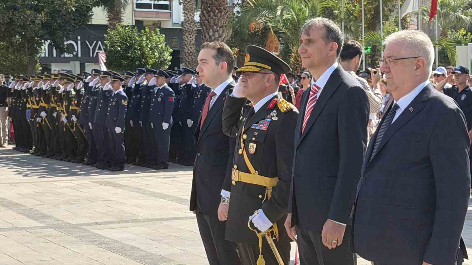edremit-te-30-agustos-zafer-bayrami-coskuyla-kutlandi