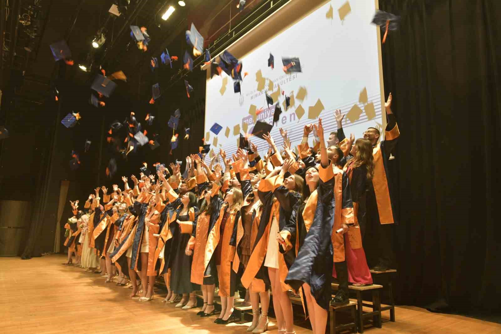 mimarlarin-mezuniyet-coskusu