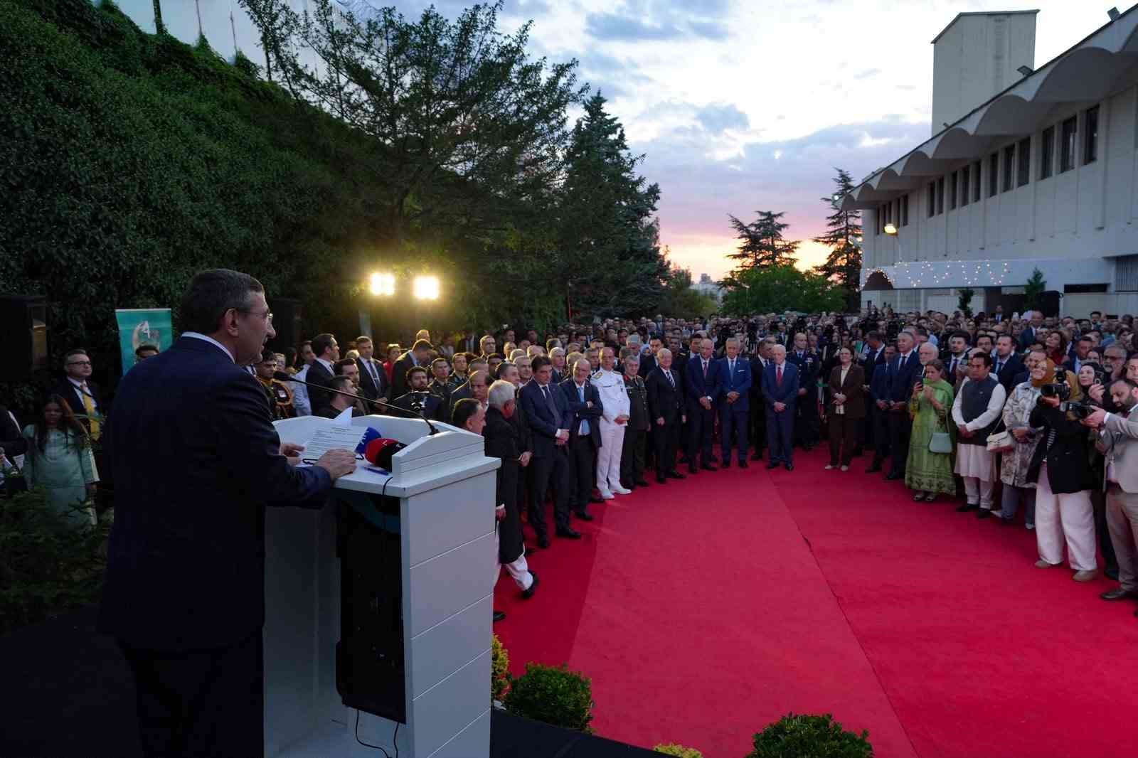 cumhurbaskani-yardimcisi-yilmaz-mekke-savunma-anlasmasi-tarihi-bir-adimdir