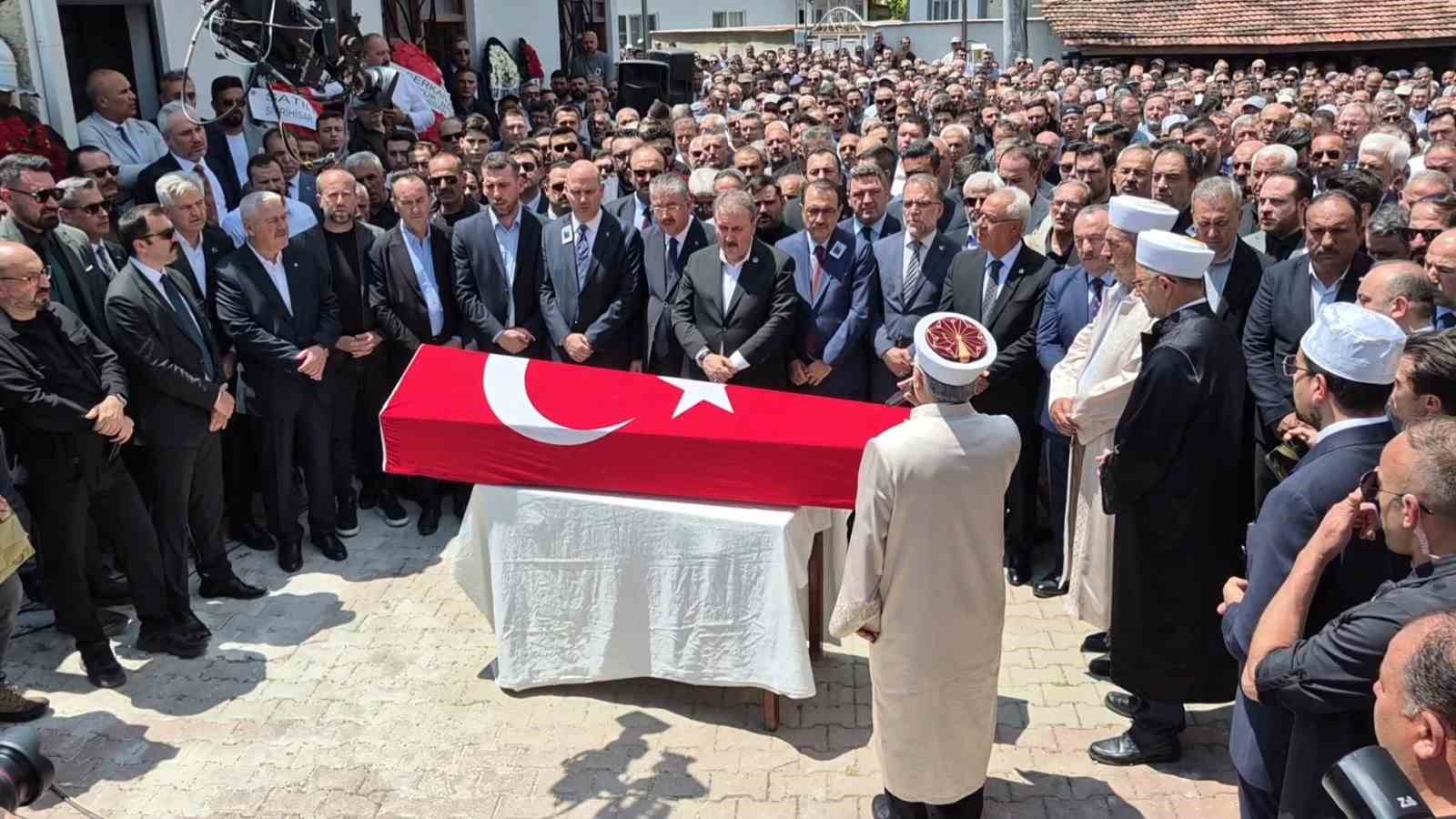 bbp-genel-baskani-destici-nin-agabeyi-son-yolculuguna-ugurlandi