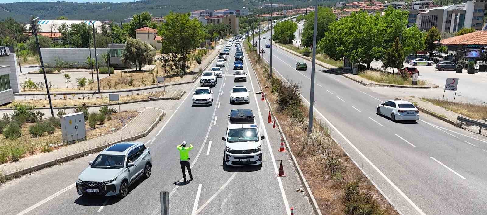 mugla-da-tatilcilerin-donus-yolcugu-basladi