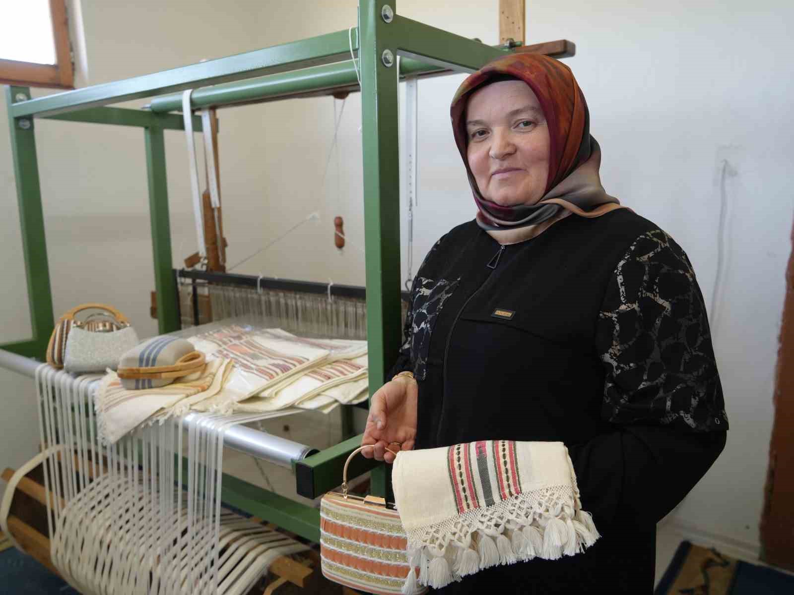 ninelerini-ornek-alip-evinin-odasini-dokuma-atolyesine-cevirdi-simdi-taleplere-yetisemiyor