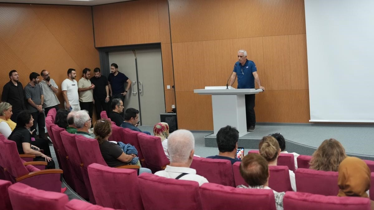 inonu-universitesi-nde-akademisyenlere-dijital-podyum-egitimi