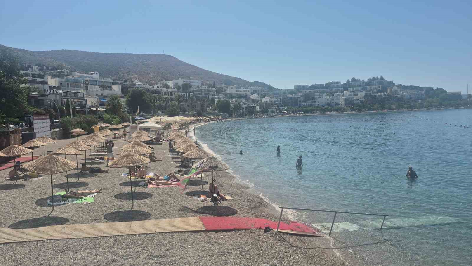 bodrum-a-iki-gemiyle-2-bin-484-turist-geldi