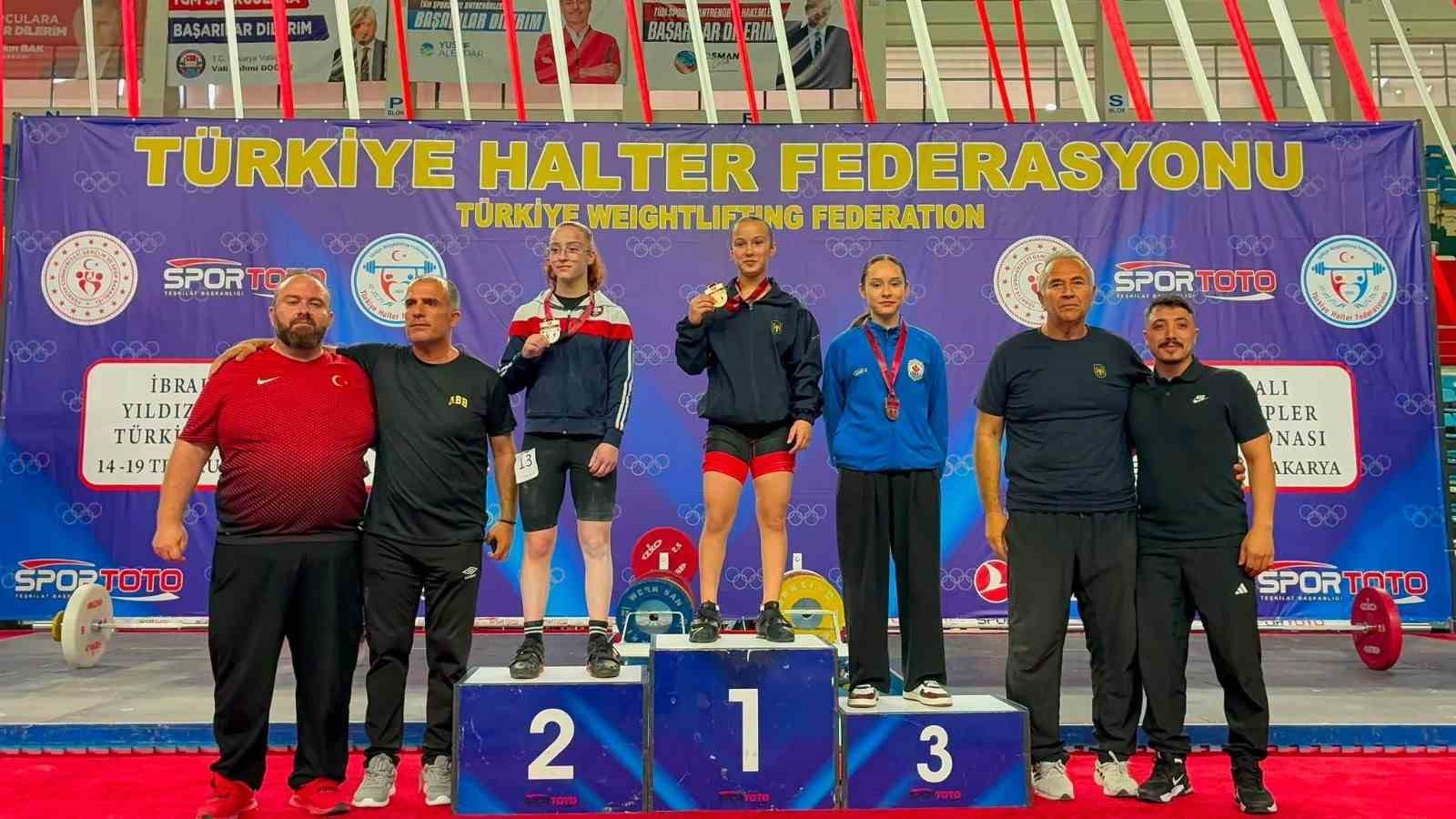 bilecikli-halterci-turkiye-ucuncusu-oldu