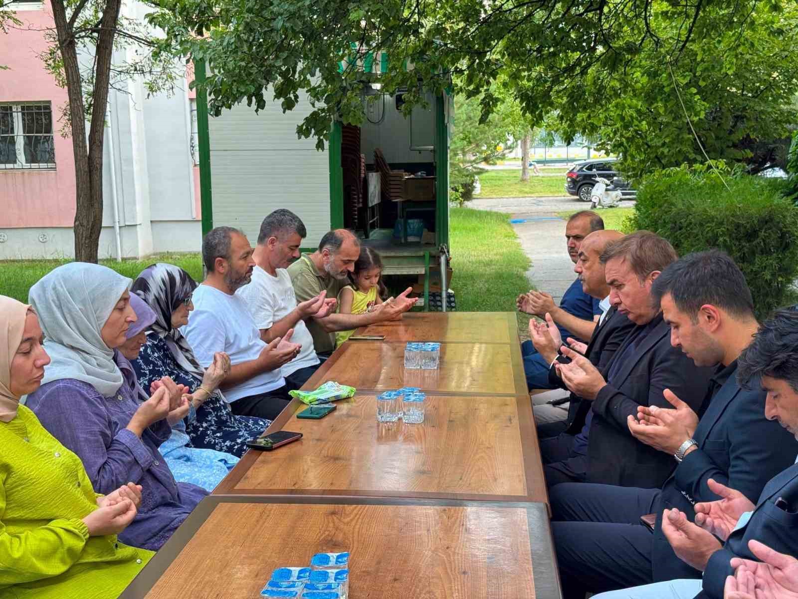 vali-aydogdu-eski-vali-yardimcisi-basturk-un-ailesine-bassagligi-diledi