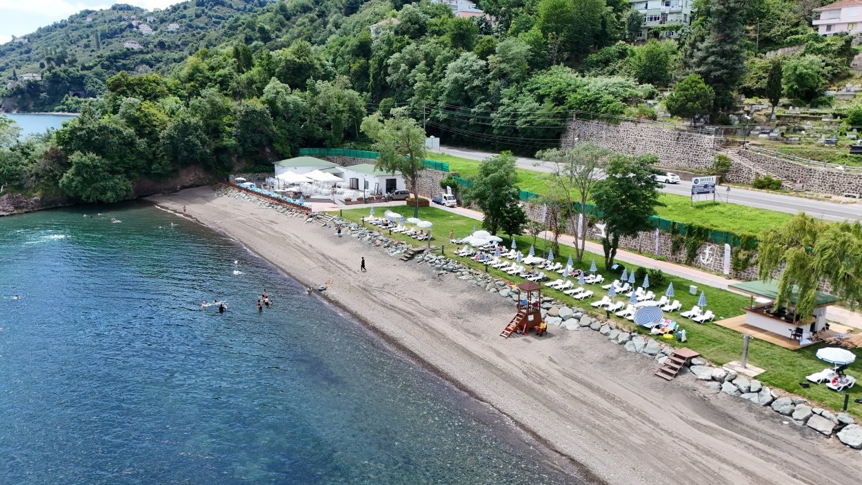 aktas-plaji-yapilan-duzenlemelerle-yazin-gozde-plajlari-arasina-girdi