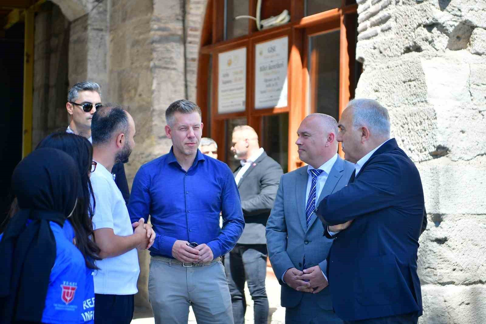 macaristan-basbakani-peter-magyar-yedikule-hisari-ni-ziyaret-etti