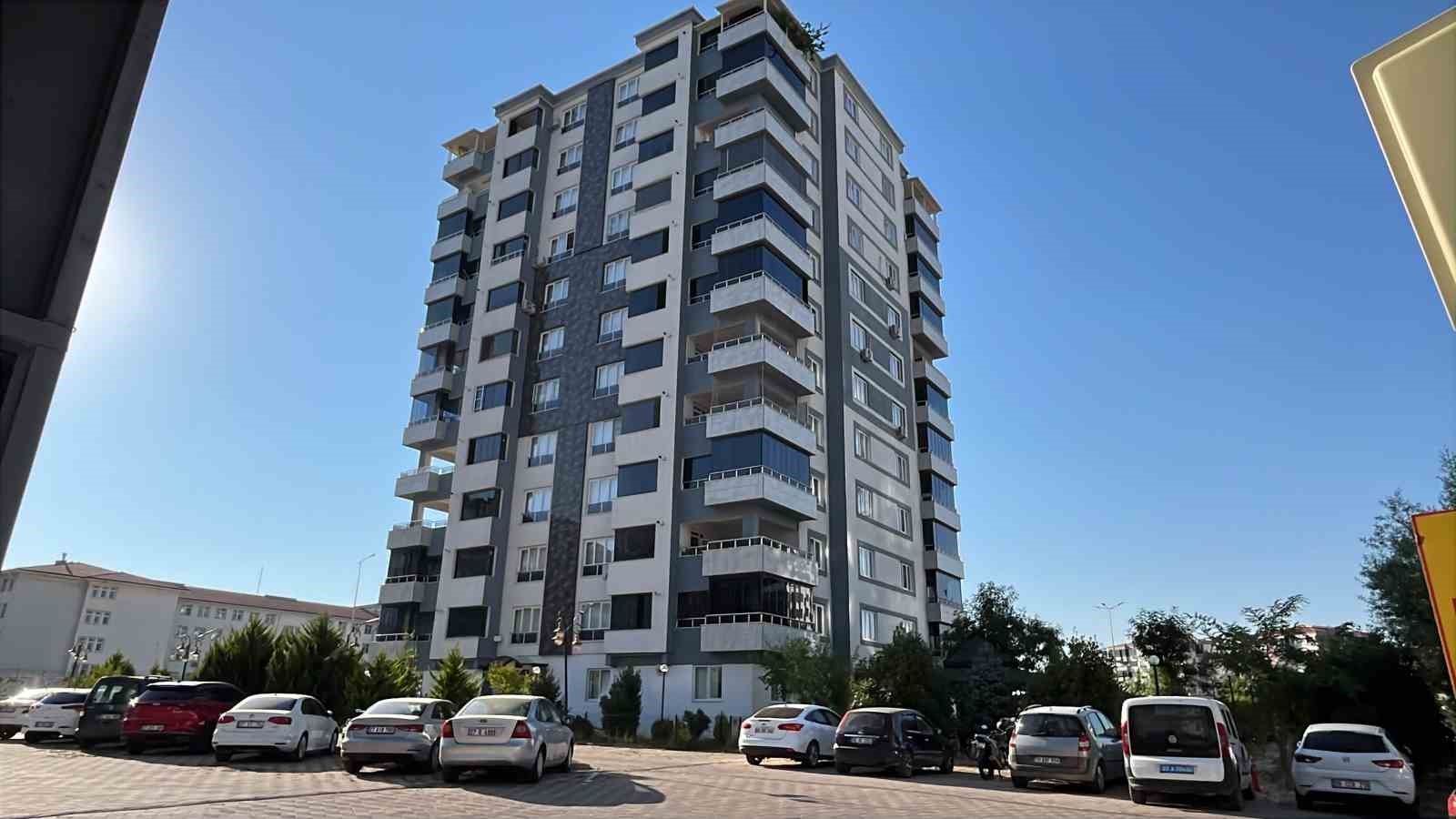 gaziantep-te-asansorde-sikisan-yasli-kadin-hayatini-kaybetti