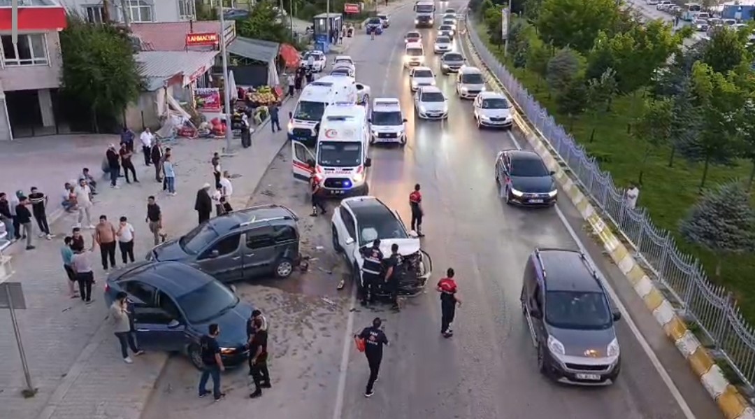 van-da-zincirleme-trafik-kazasi-1-yarali