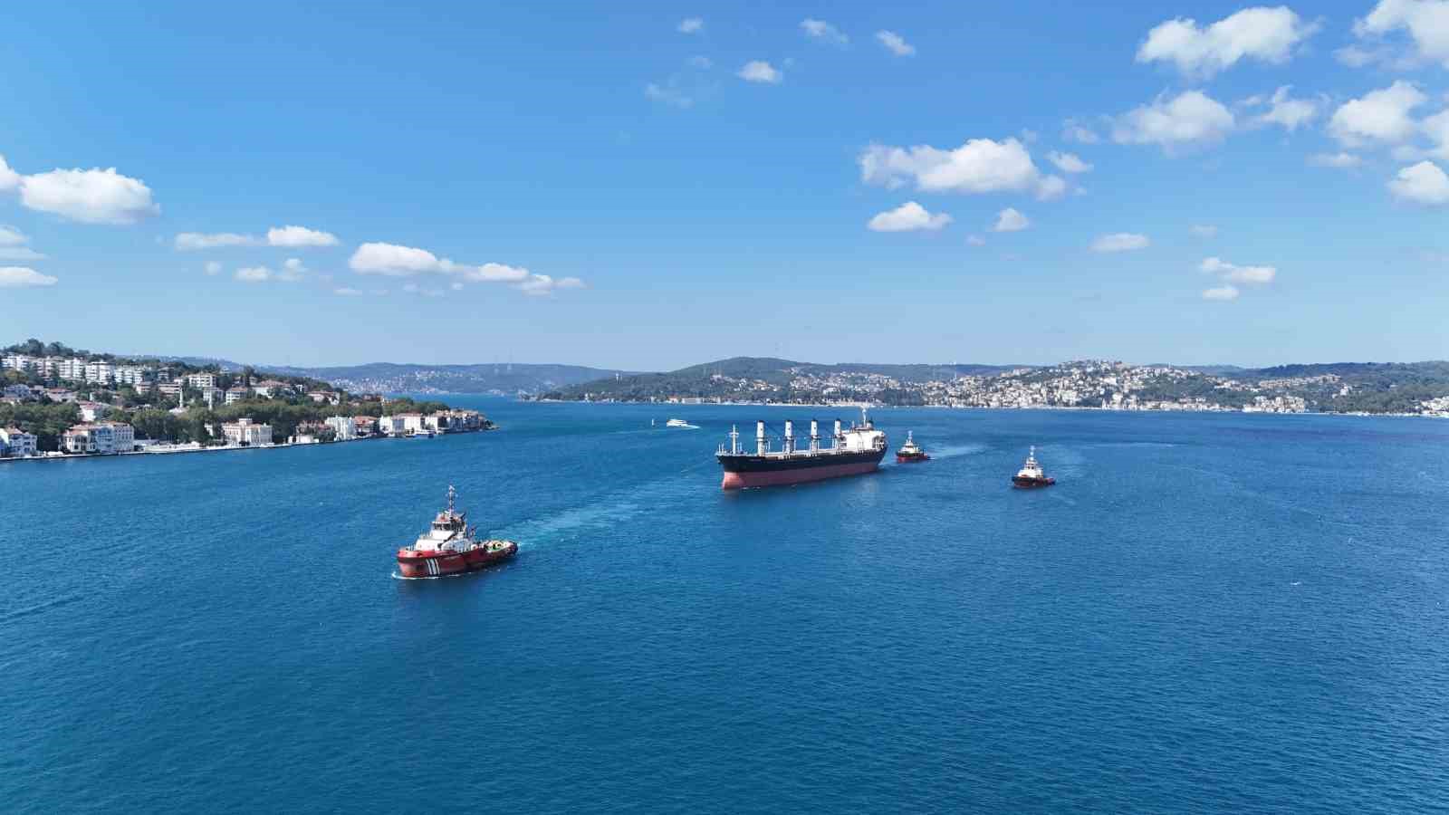 istanbul-bogazi-m-v-new-victory-gemisinin-gecisi-nedeniyle-cift-yonlu-trafige-kapatildi