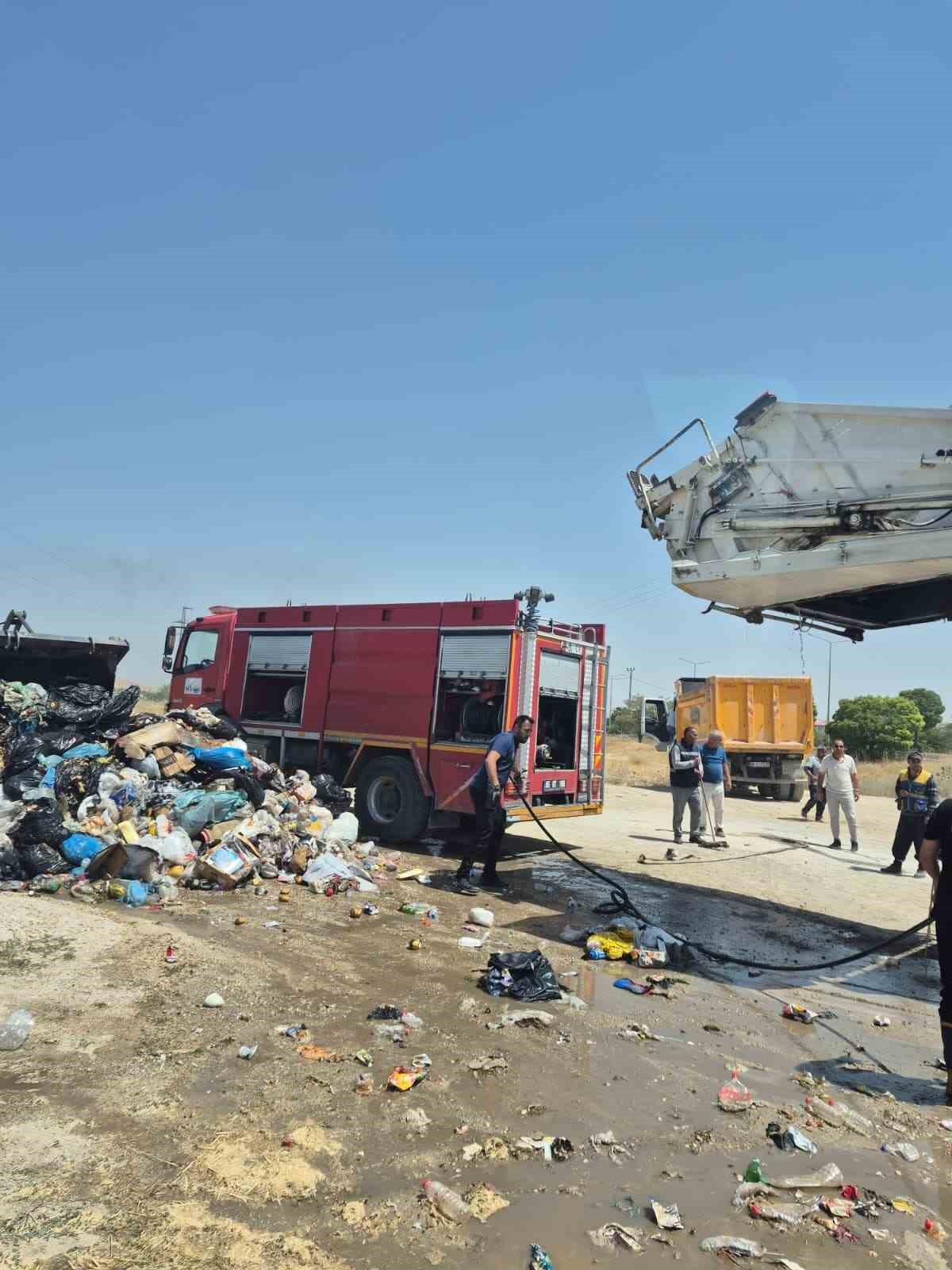 van-da-seyir-halindeki-cop-kamyonunda-yangin