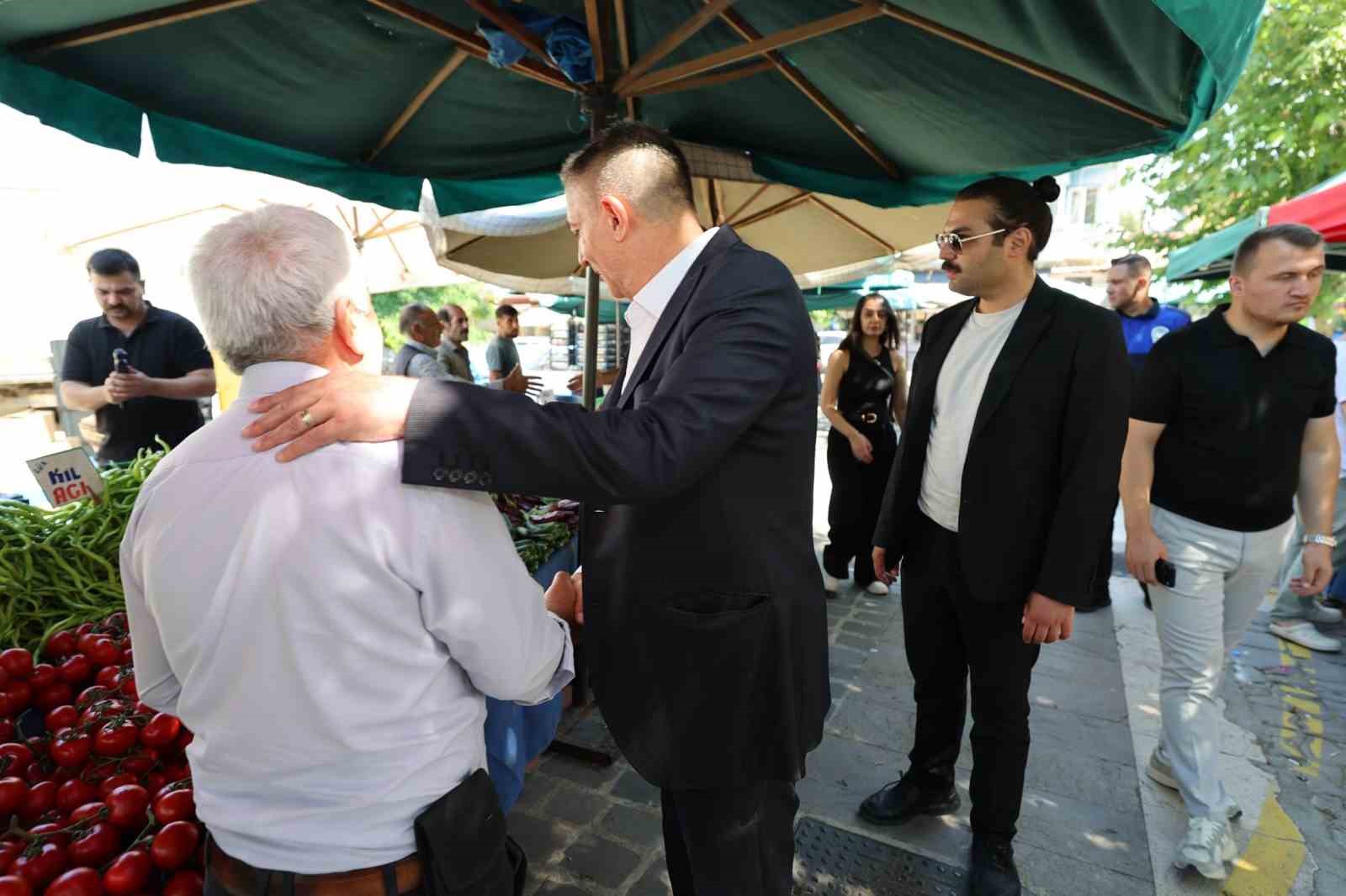 baskan-simsek-pazarci-esnafi-ve-vatandaslarin-sorunlarini-dinledi