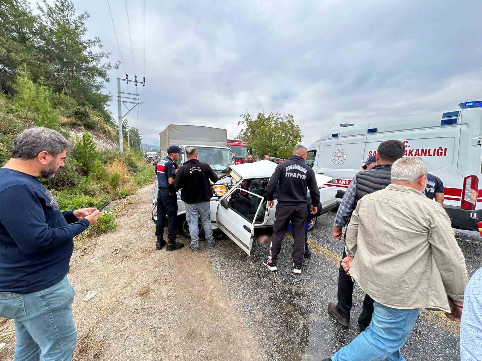 bozdogan-da-trafik-kazasi-1-olu-2-yarali