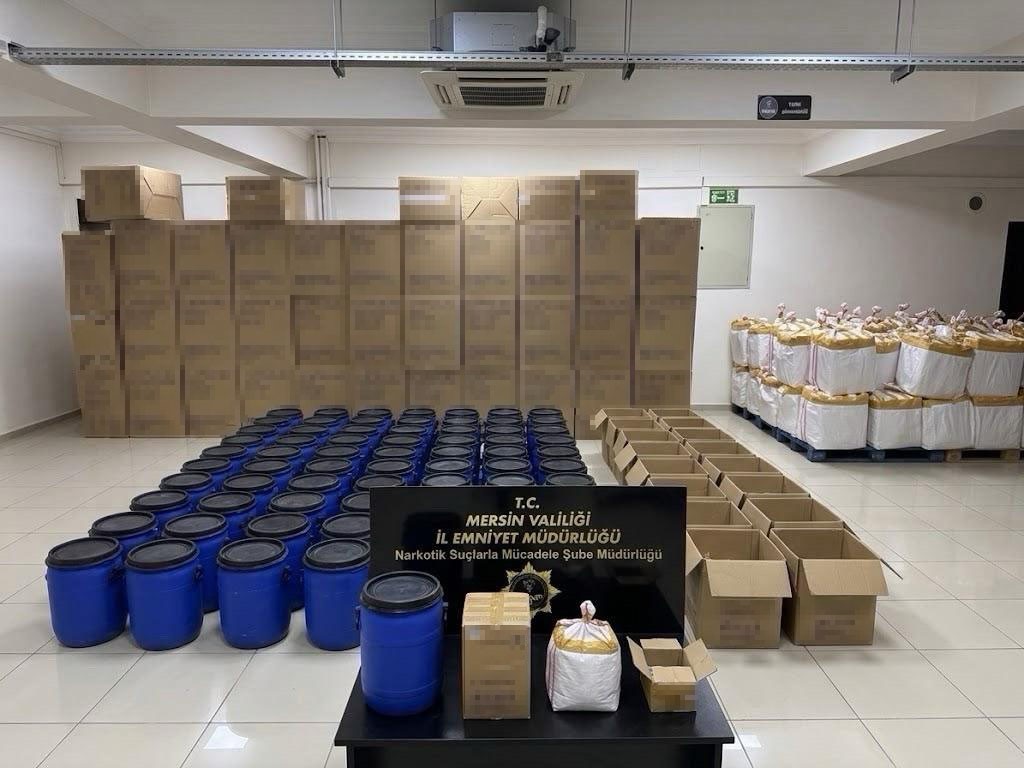mersin-de-uyusturucu-operasyonu-6-milyon-bos-kapsul-ve-1-ton-250-kilo-ham-madde-ele-gecirildi