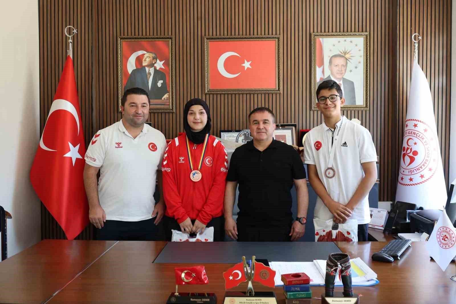 bilecikli-milli-sporcularin-basarisi-gururlandirdi