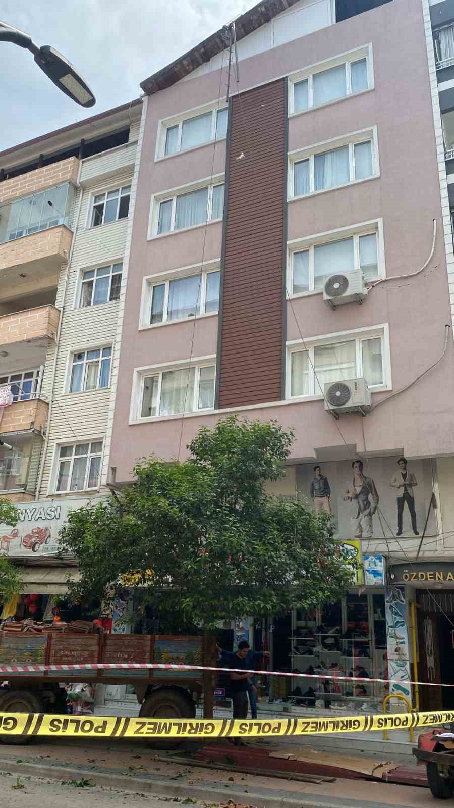 samsun-da-catidan-dusen-insaat-iscisi-hayatini-kaybetti
