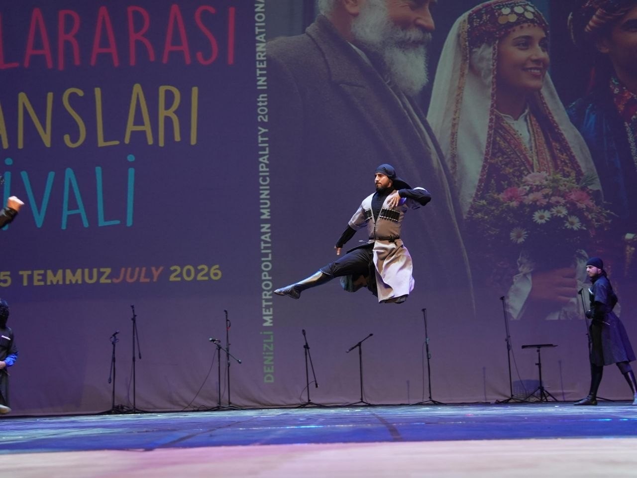 dunyanin-butun-renkleri-denizli-de-bulustu