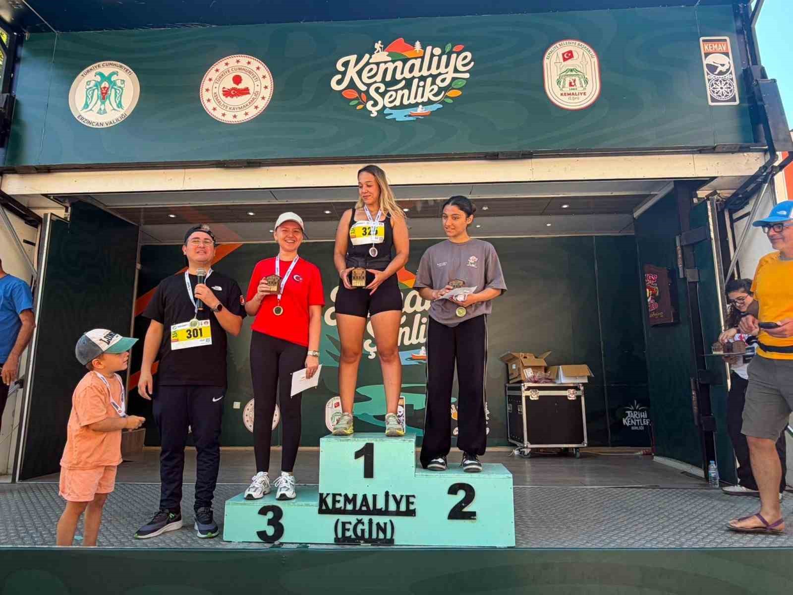 kemaliye-sokaklarinda-spor-coskusu-yasandi