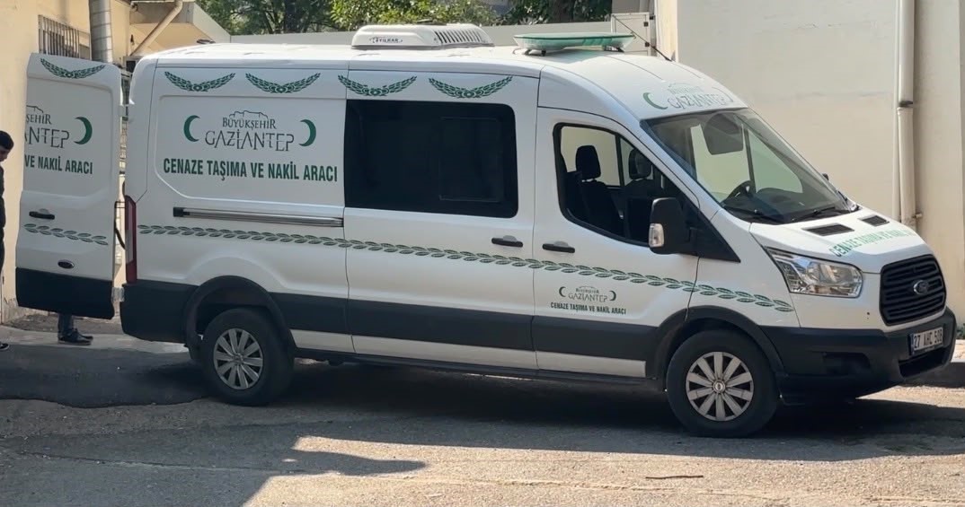 gaziantep-te-fabrikada-elektrik-akimina-kapilan-genc-isci-hayatini-kaybetti