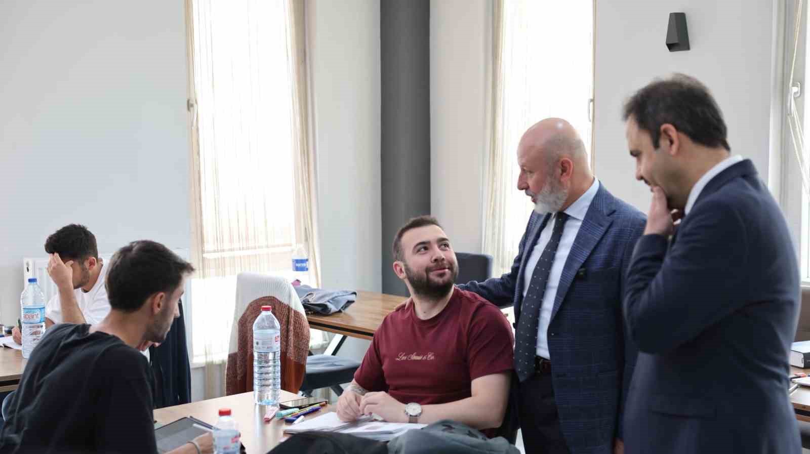 baskan-colakbayrakdar-sinava-girecek-ogrencilere-basarilar-diledi
