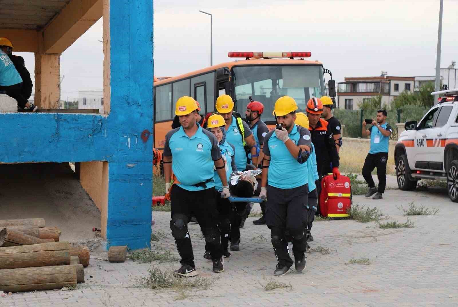 adiyaman-da-umke-ekiplerinden-deprem-tatbikati