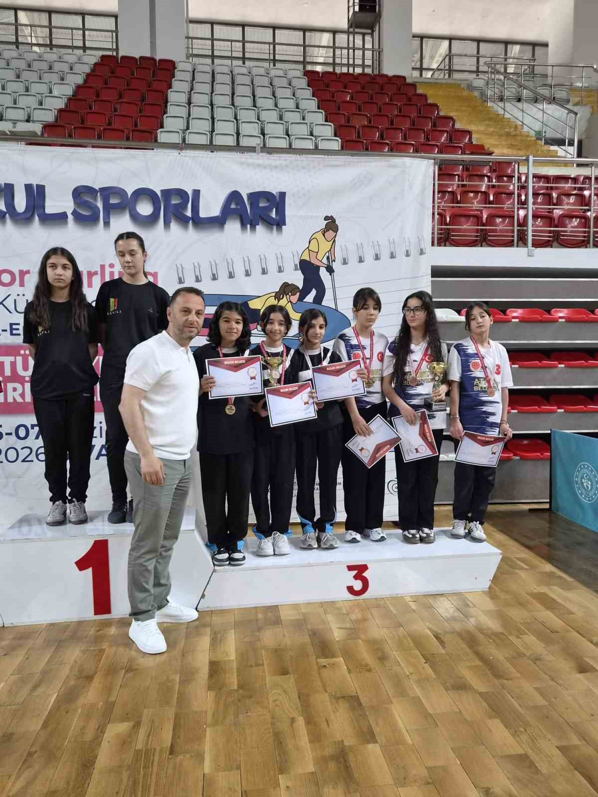 afyonkarahisarli-sporculardan-floor-curling-turkiye-sampiyonasi-nda-onemli-basari