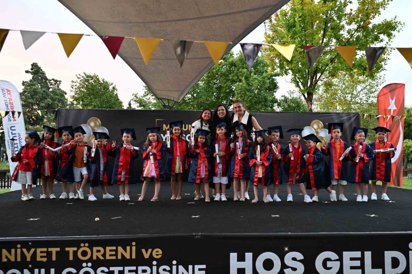 manisa-buyuksehir-in-minikleri-yil-sonu-gosterisinde-alkis-topladi