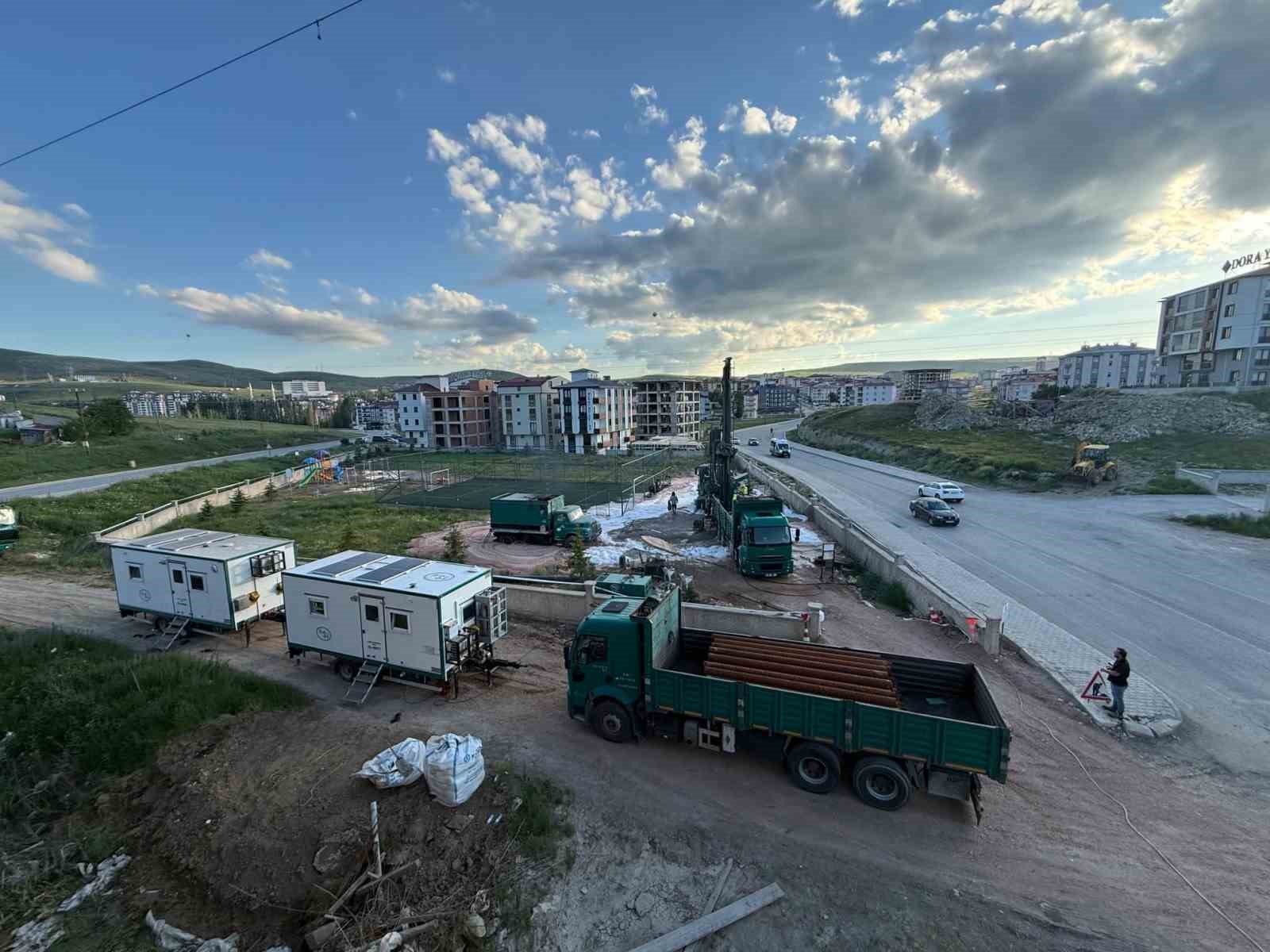 bayburt-ta-yeralti-suyu-aramalarinda-150-metrede-suya-ulasildi
