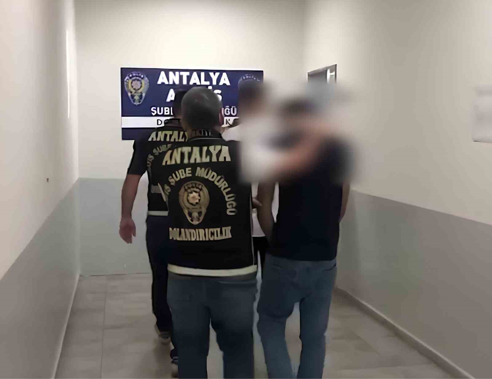 antalya-da-2-bucuk-milyon-liralik-nitelikli-dolandiricilik-operasyonu-4-gozalti