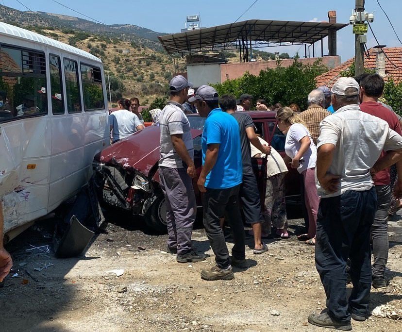bozdogan-da-isci-servisi-ile-otomobil-carpisti-3-yarali