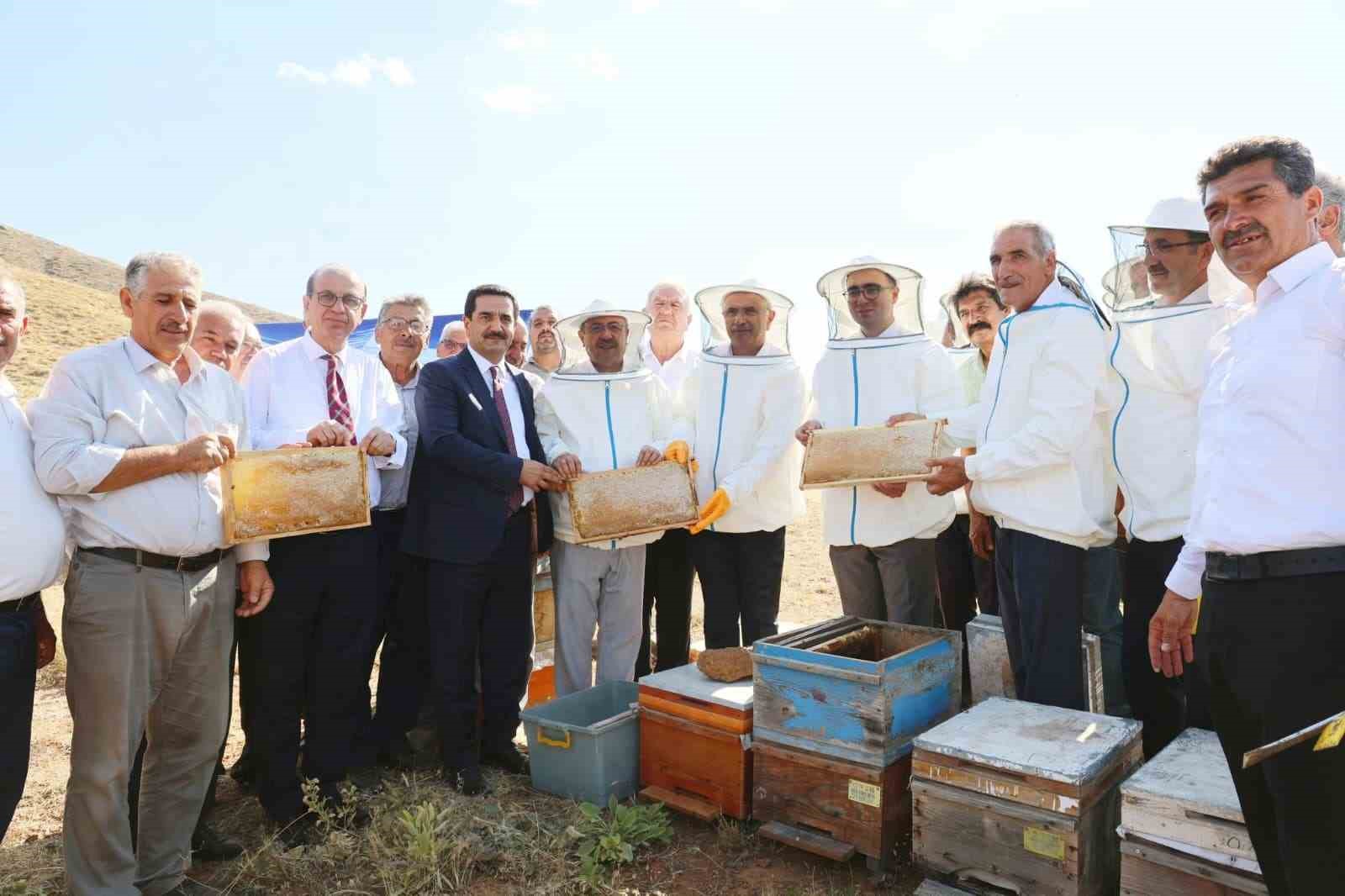 sincik-te-bal-sagim-programina-yogun-katilim