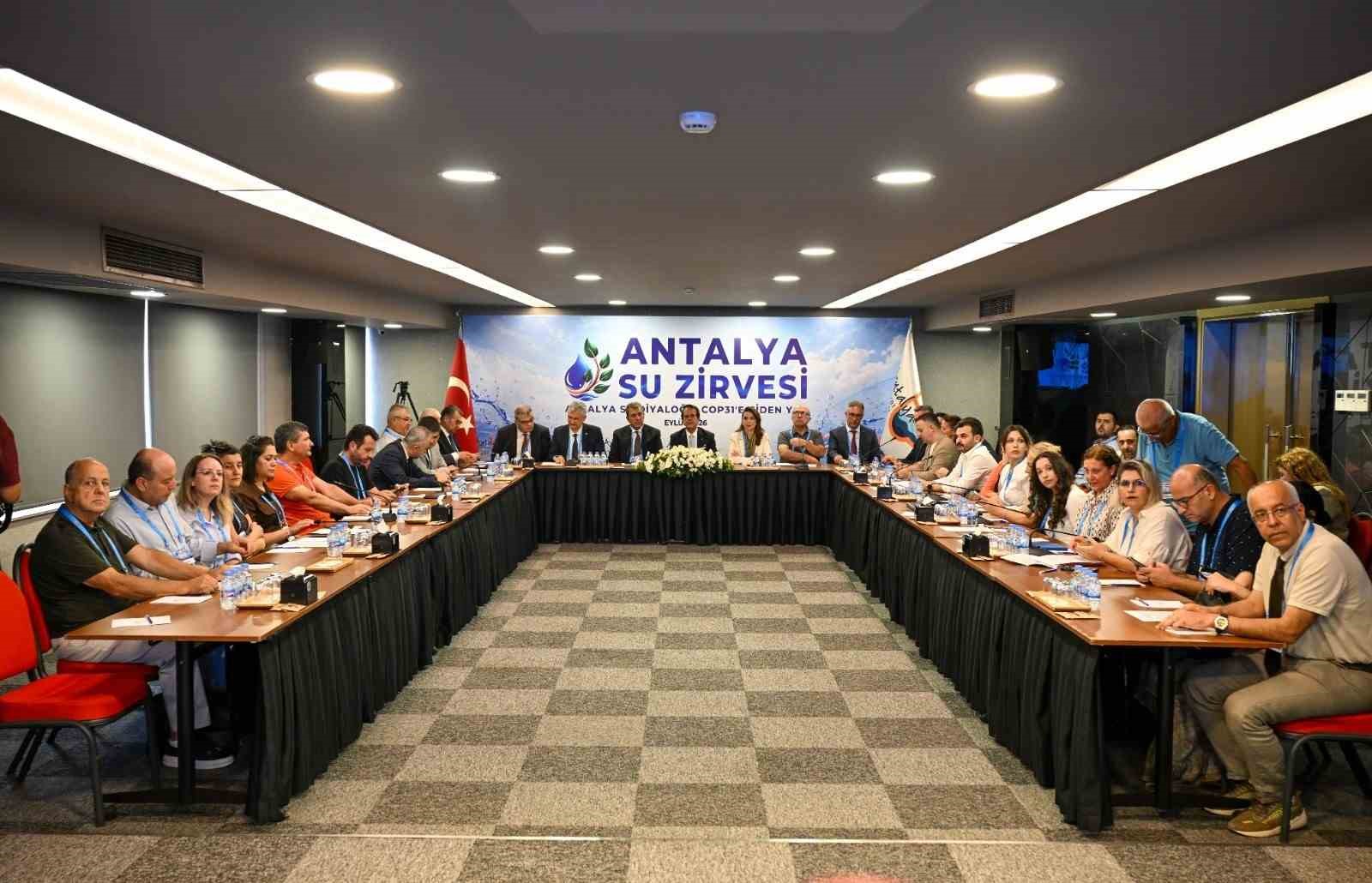 antalya-da-suyun-gelecegi-masaya-yatirildi