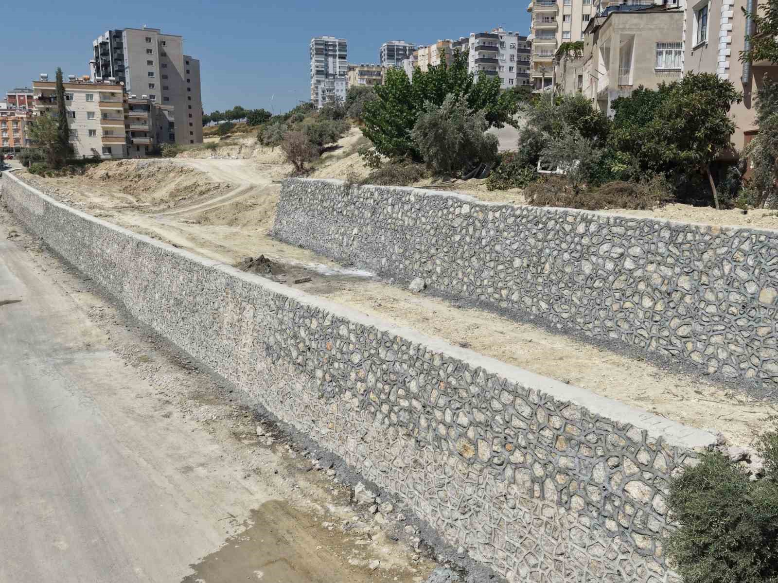 tarsus-ta-riskli-bolgeye-240-metrelik-istinat-duvari-yapildi