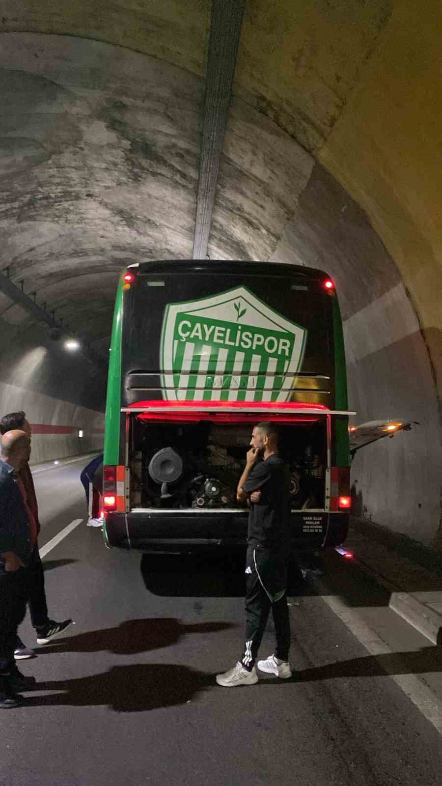 kurban-ve-dualarla-ugurlanan-cayelispor-tunelde-mahsur-kaldi