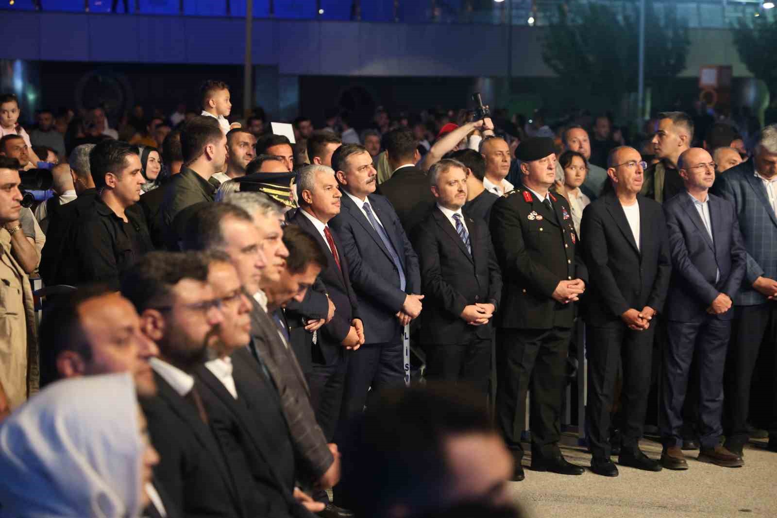 bakan-ciftci-koklerinden-guc-alarak-gelecege-yuruyen-bir-genclik-turkiye-yuzyili-ni-insa-edecek