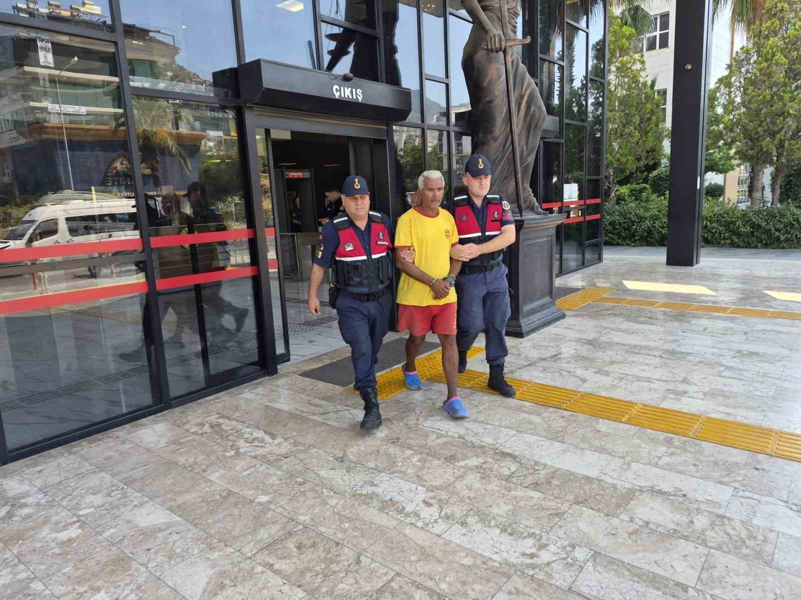 alanya-da-firari-hukumlu-jandarma-denetiminde-yakalandi