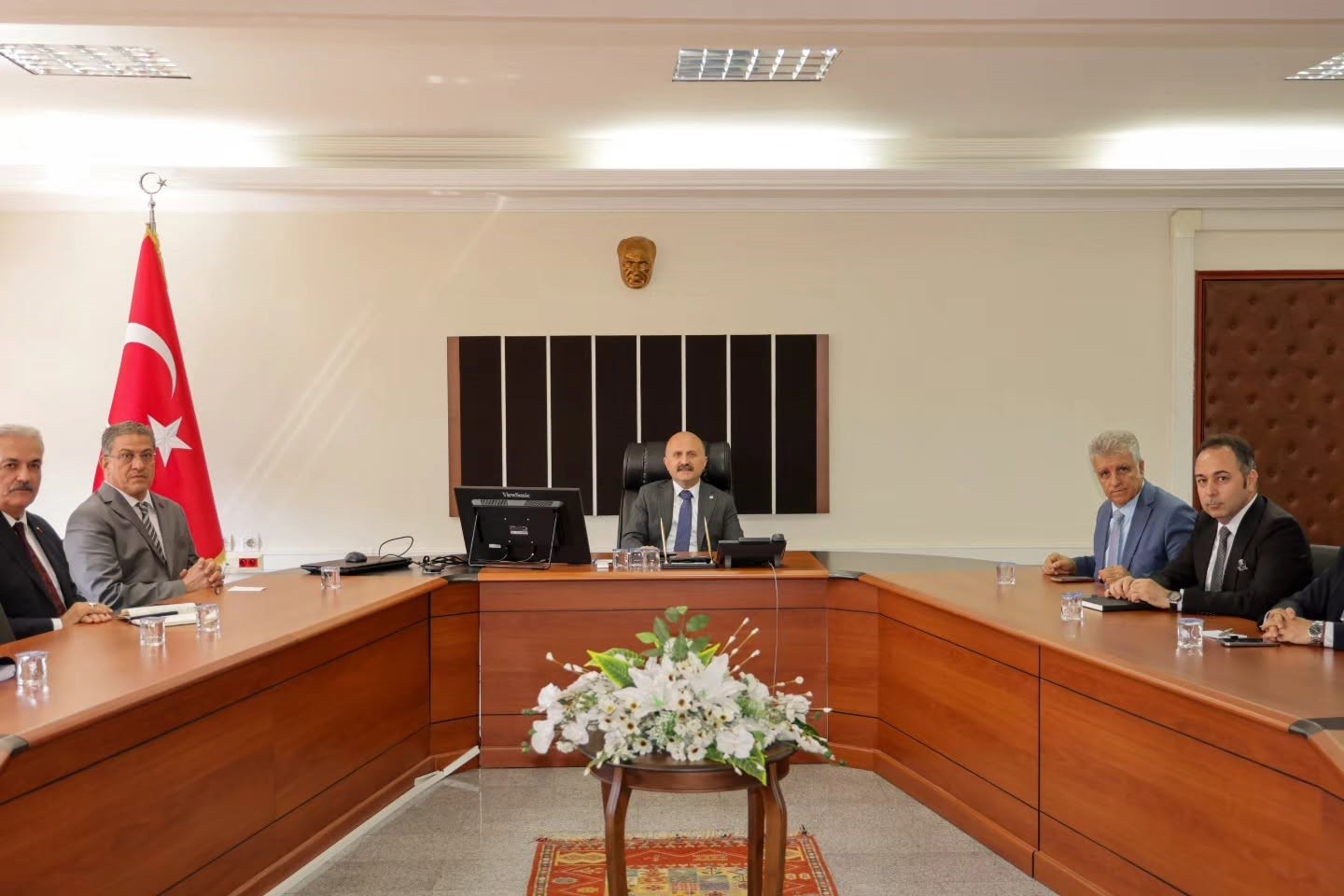 vali-varol-kaymakamlarla-koordinasyon-toplantisinda-bir-araya-geldi