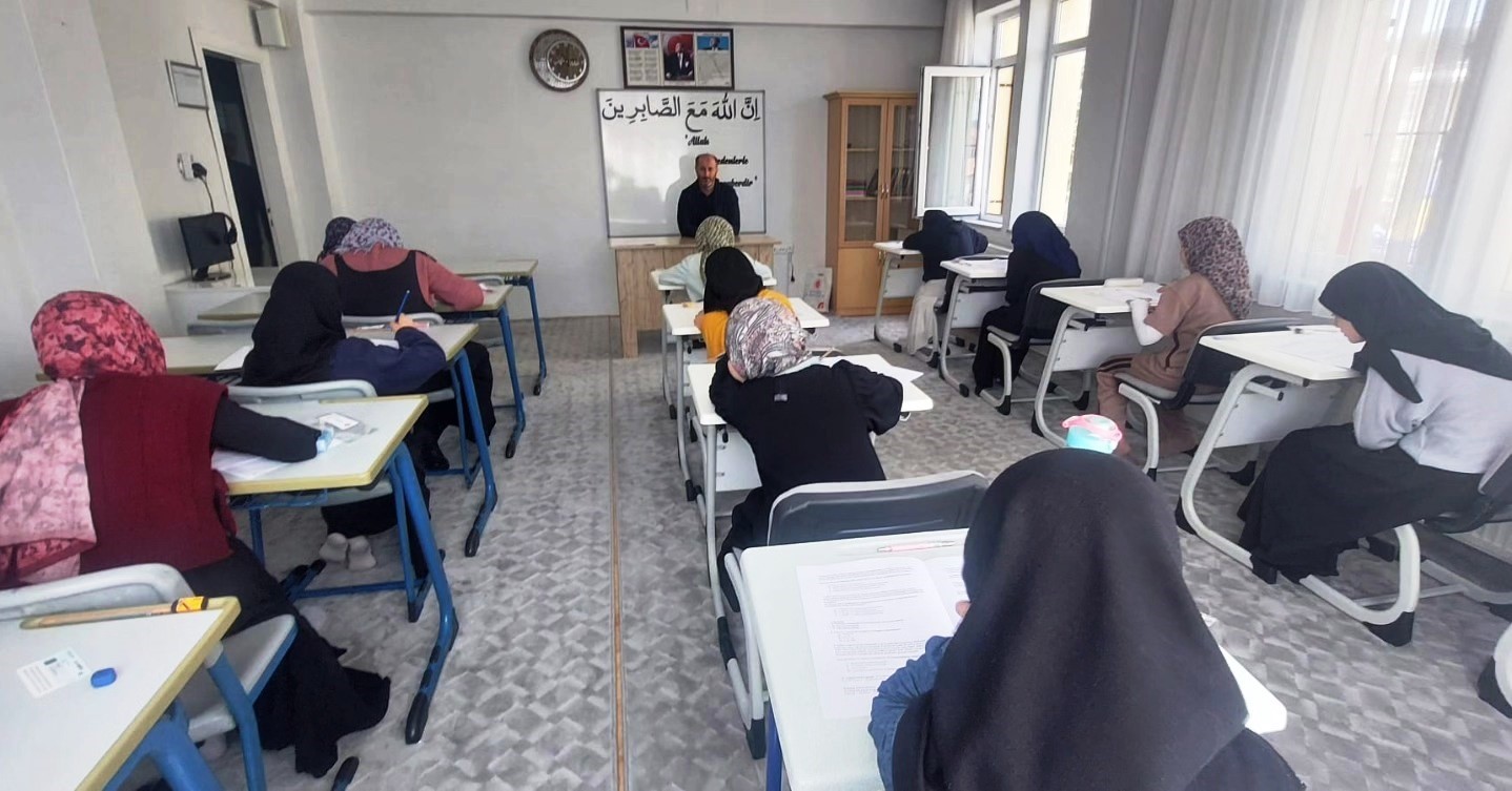 simav-da-cocuk-ilmihali-bilgi-yarismasi-yapildi