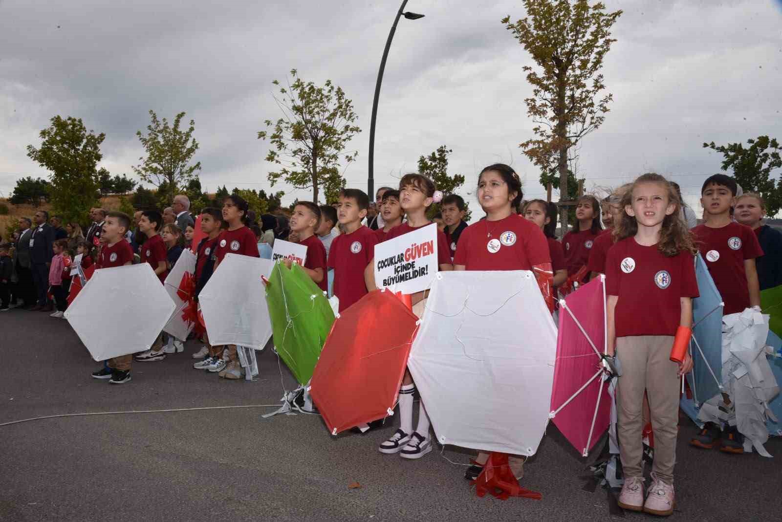 balikesir-de-ucurtmalar-vurulmasin-gokyuzu-cocuklara-kalsin-etkinligi
