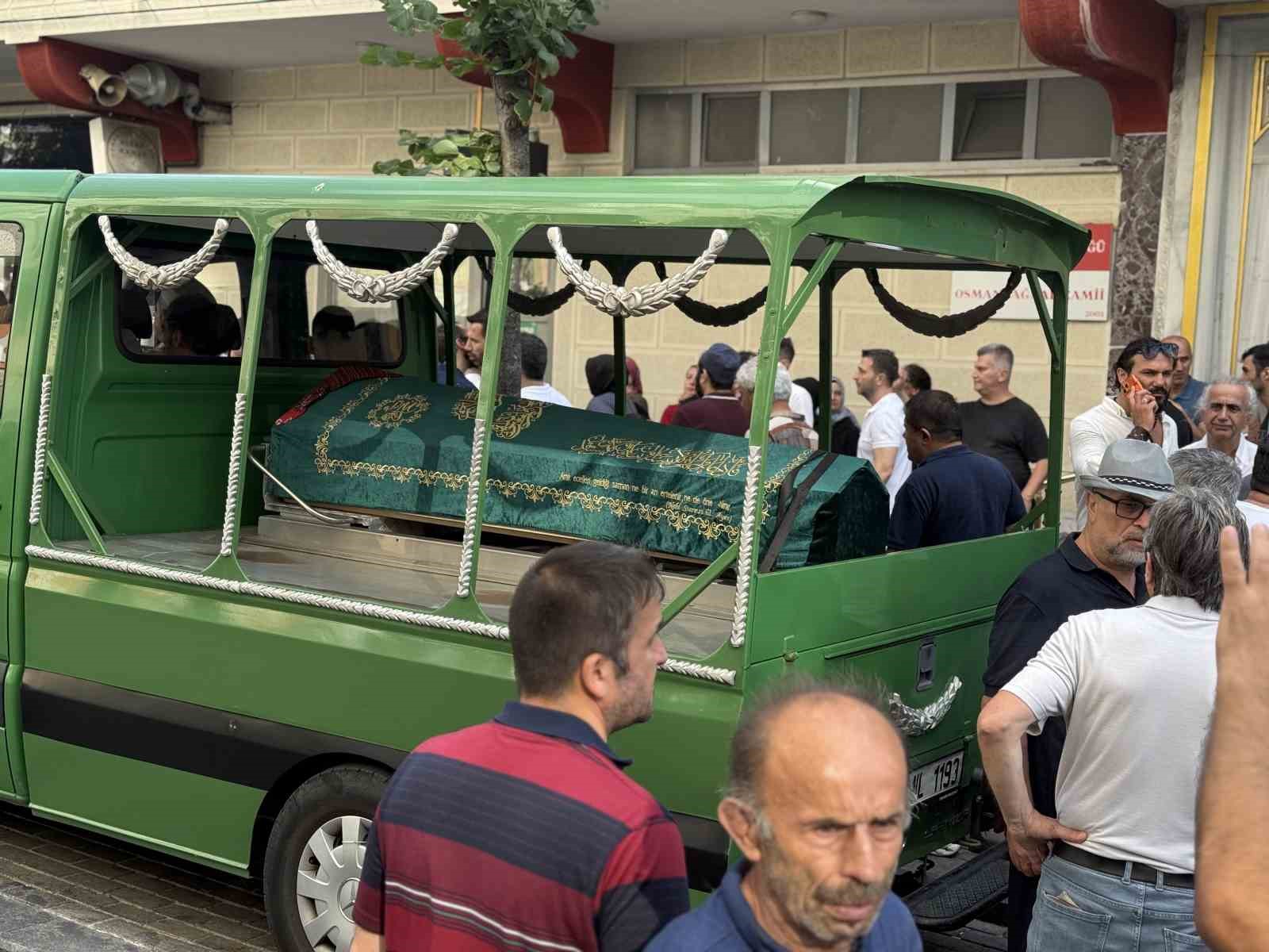 sisli-de-silahla-vurularak-oldurulen-nilda-muge-sahin-son-yolculuguna-ugurlandi