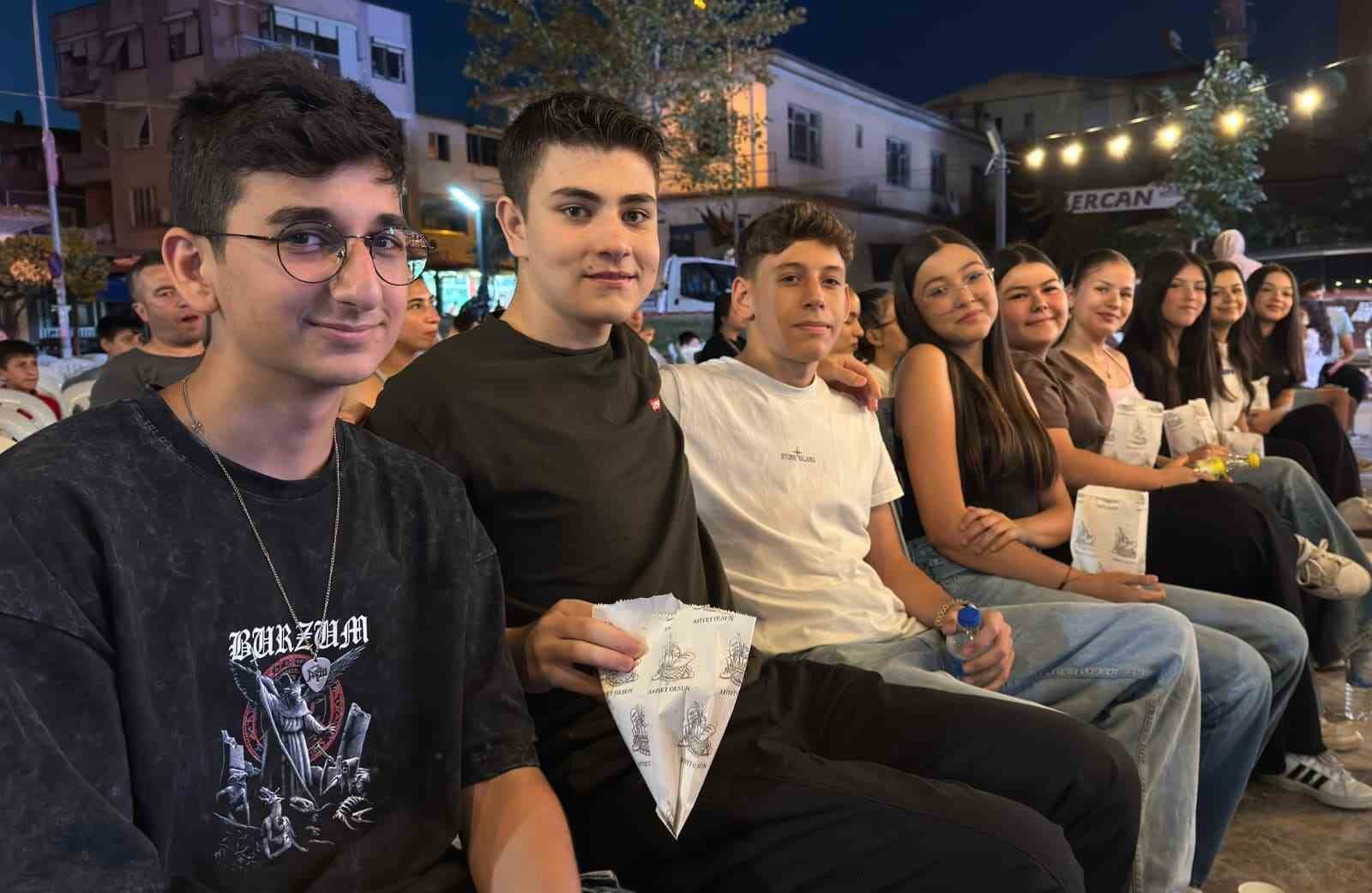 baskan-cercioglu-yenipazarlilari-acik-hava-sinemasi-ile-bulusturdu