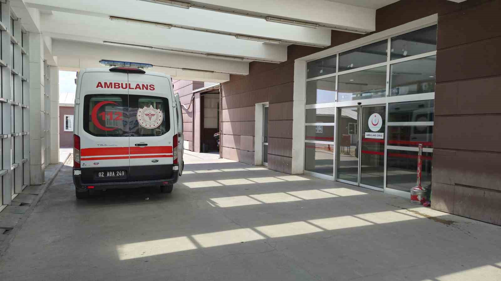 adiyaman-da-minibus-devrildi-13-yarali