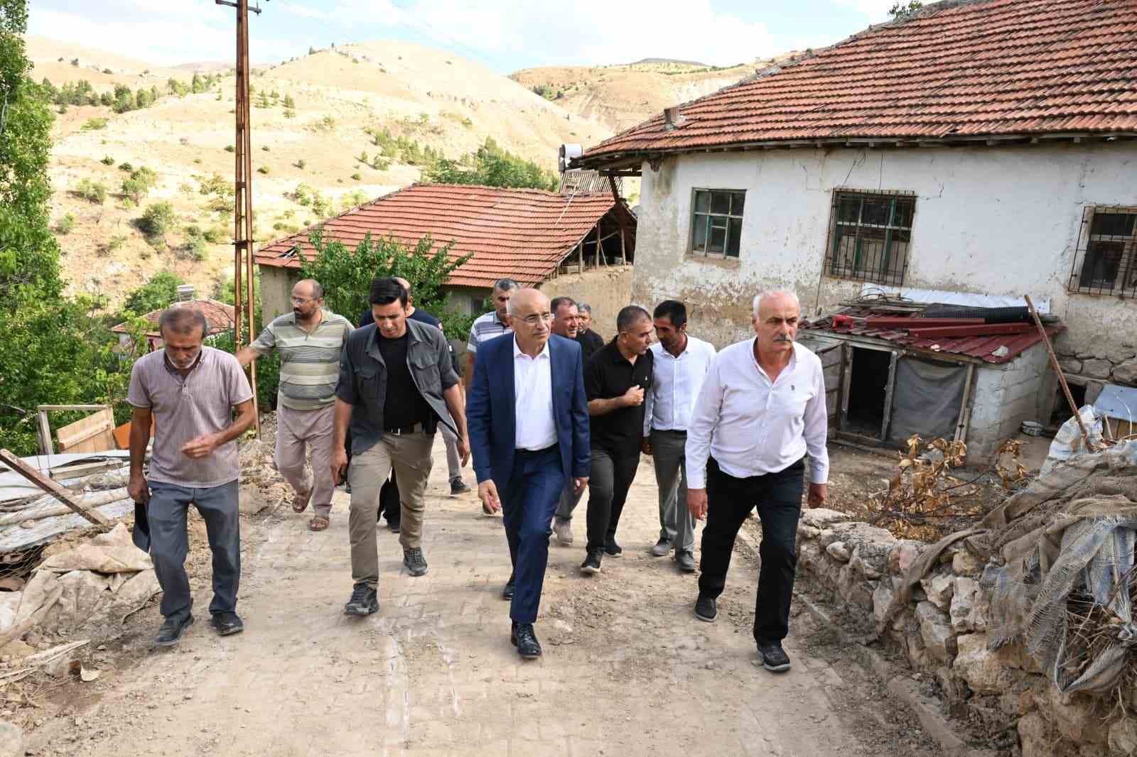 baskan-sami-er-sel-felaketinin-yasandigi-kocaozu-nu-ziyaret-etti