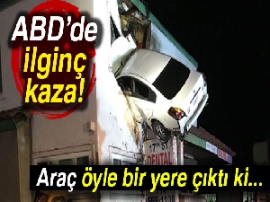 ABD’de aşırı hızla giden araç binanın ikinci katına girdi