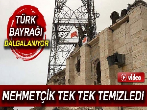 Mehmetçik teröristleri temizleyip, Türk bayrağını astı